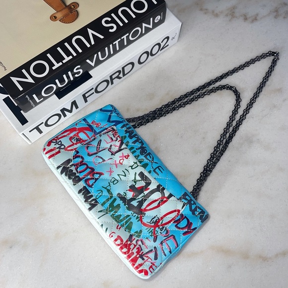 New "Flaunt It" - Multicolored Graffiti Handbag - Picture 12 of 17